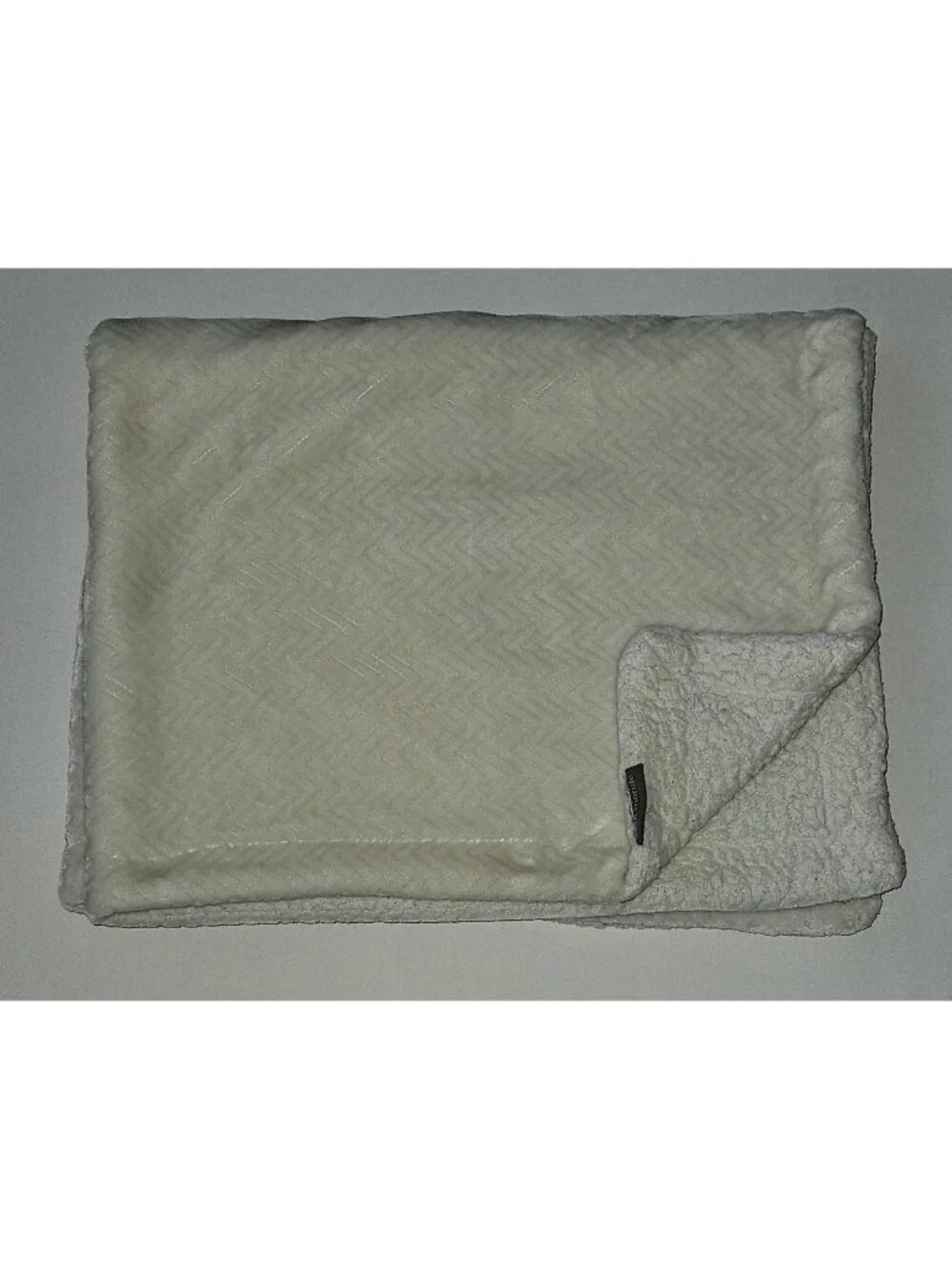 Petit Monde Solid White Embossed Chevron Baby Blanket Fleece Sherpa Soft 30x38